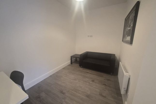 Alpha House, 190,Flat 6A, High Street, Egham photo 3