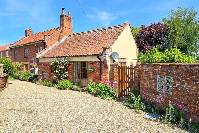 2-bed house on Lothlorien, Hunts Corner, Norwich, £375,000