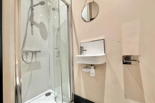 Room 2, 12A Railway Street, Chatham photo 3