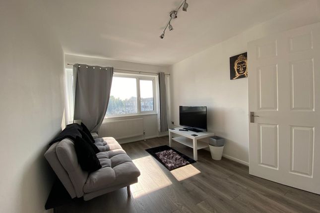 Flat to rent in 145 Kingfisher Road, Larkfield