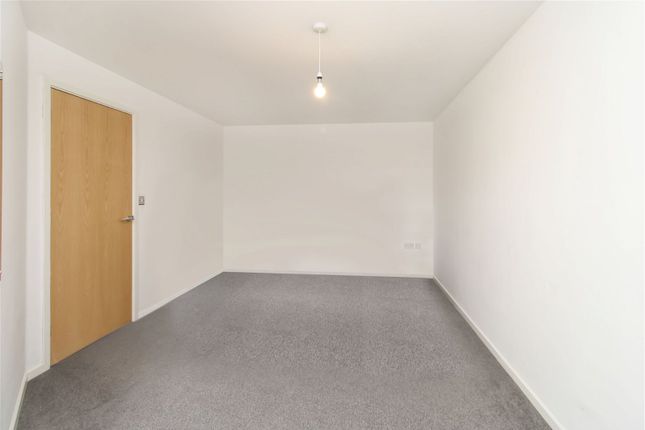 Duplex to rent in Whitefriars Wharf, Tonbridge
