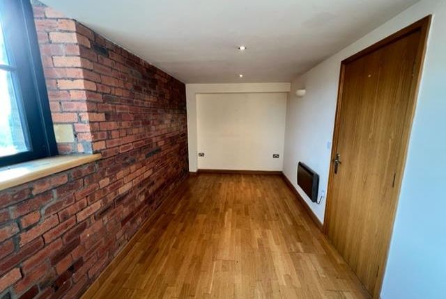 18 Byron Studios, Byron Street, Bradford photo 4