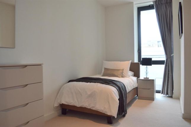 Flat to rent in Elvin Gardens, Wembley