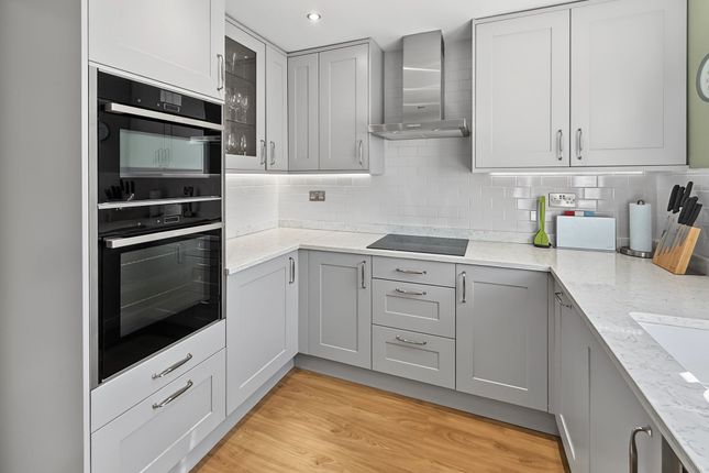 12 Wentworth Court, Manchester photo 2