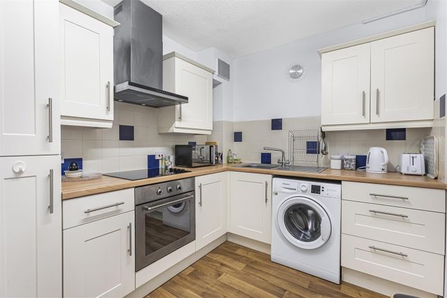 Flat for sale in Chauncy Court, Hertford