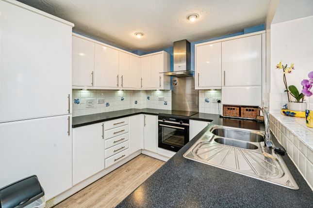 37, Briskman Way, Aylesbury photo 4
