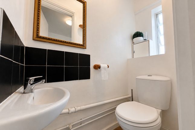 31, Brecon Way, High Wycombe photo 3