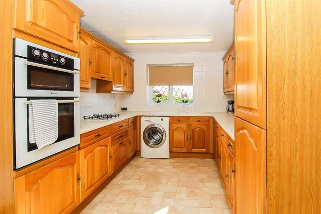 50, Wentworth Drive, Wakefield photo 2