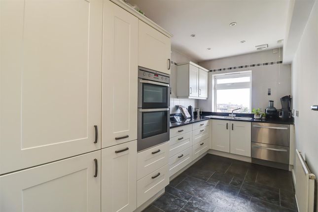 Flat for sale in Broadway West, Leigh-On-Sea