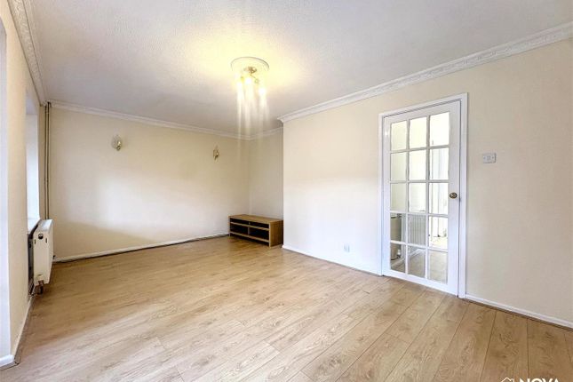 Bracklesham Gardens, Luton photo 2