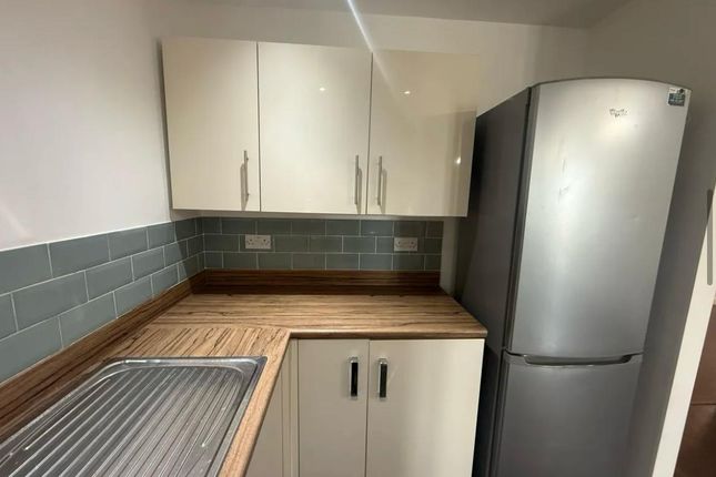 106, Featherstone Road, Southall photo 5
