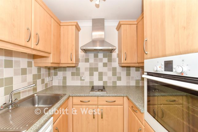 2-bed flat on The Maltings, Henty Gardens, Chichester, £150,000