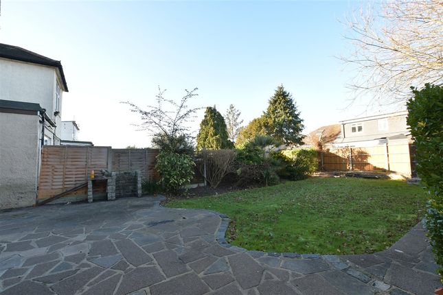 Lakeside Avenue, Ilford photo 4