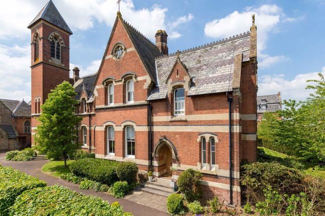 2-bed flat on Frome Court, Hereford, £175,000