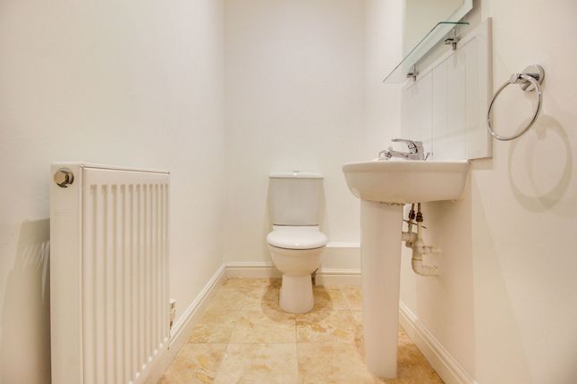 7 Smith's Court, Swindon photo 4