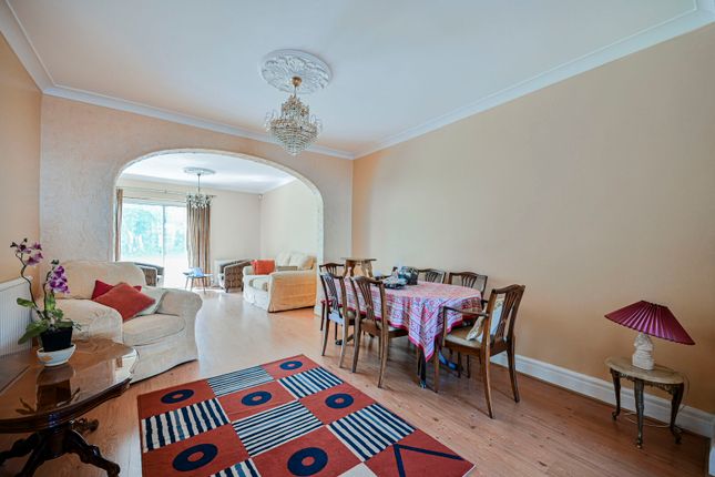 Langley Crescent, Wanstead photo 2