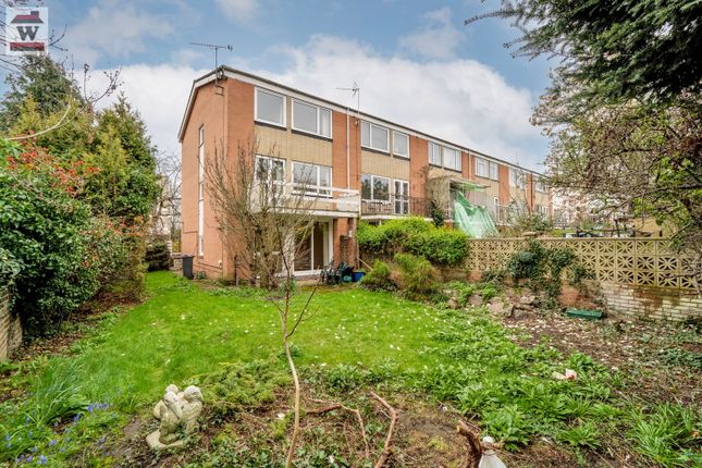 7, Overton Close, Isleworth photo 2