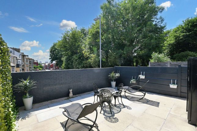 6 Hexon Close, Salford photo 4