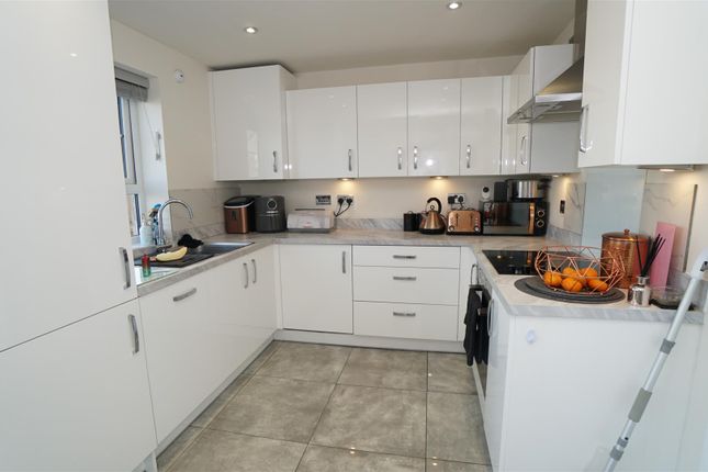 22, Billets Avenue, Bradford photo 5