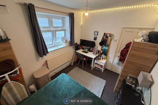 Flat  Key House, Bowling Green Street, London photo 4