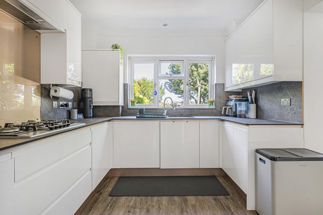 24, Woodside Drive, Dartford photo 3