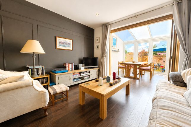 7, Pengilly Road, Farnham photo 3