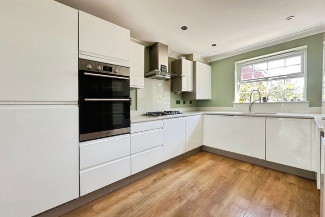 26, Macintyre Place, Fleet photo 2