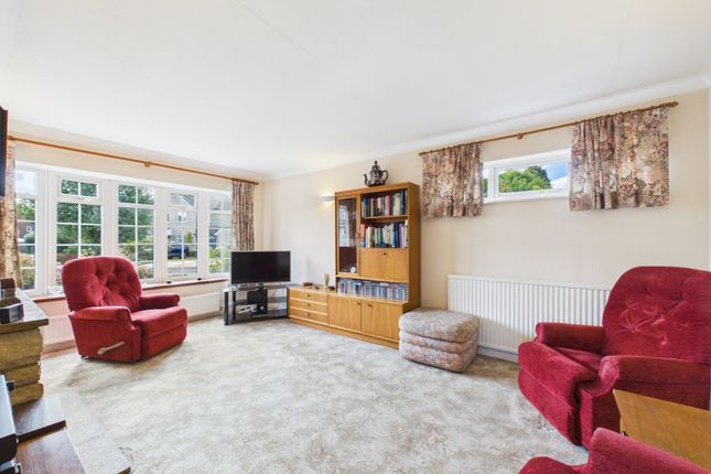 10, Clay Close, High Wycombe photo 3