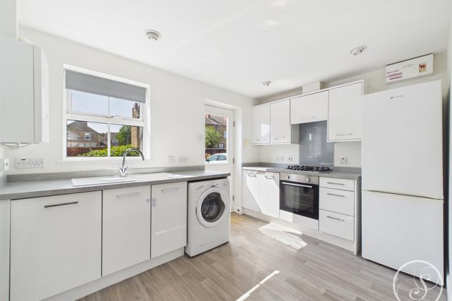 15, Knavesmire, Leeds photo 3