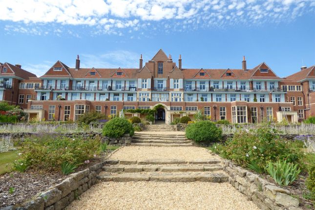 Flat to rent in 28 King Edward Vii Apartments, Kings Drive, Midhurst, West Sussex