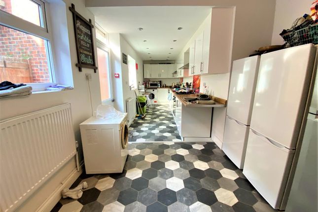 Room 3, 8, Lothair Road, Leicester photo 5
