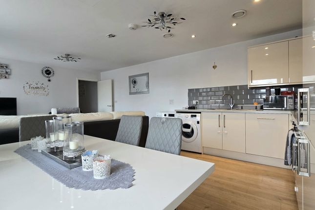 Flat 10,Park House Apartments, Kingsley Park Terrace, Northampton photo 3