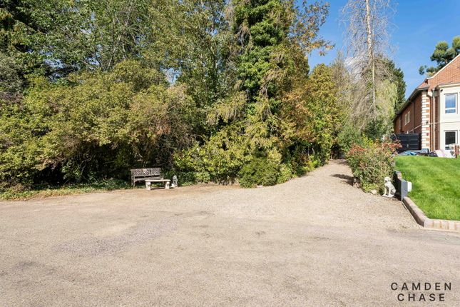 32, Aylmer Drive, Stanmore photo 3