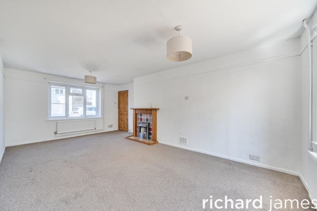 17, Britannia Crescent, Lyneham photo 3