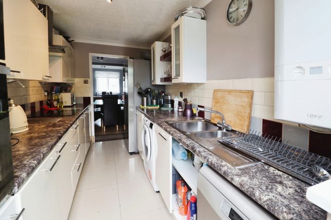 21, Foxglove Way, Chelmsford photo 2