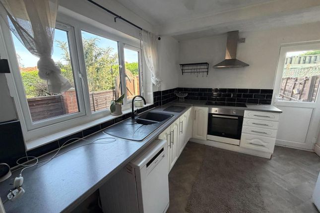 47, Phyllis Avenue, Grimsby photo 5