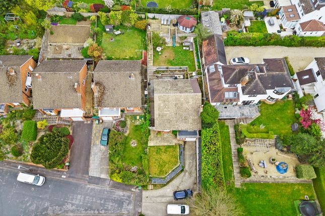 31, Copt Elm Close, Cheltenham photo 2
