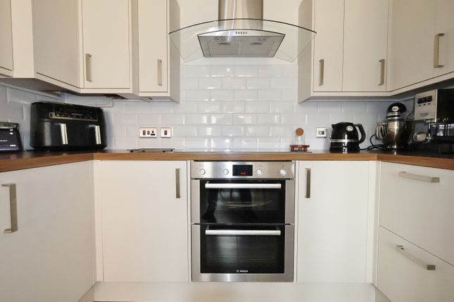 51, Orchard Way, Henlow photo 4