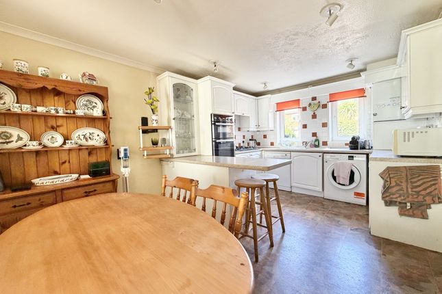 2, Ferndale Gardens, Exeter photo 4