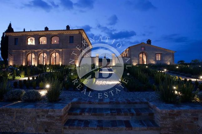Villa for sale in Buonconvento, Tuscany, 53022, Italy