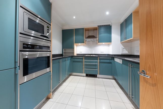 Flat to rent in Star Place, London