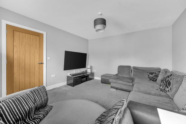 15, Runway Lane, Holton-Le-Clay photo 4