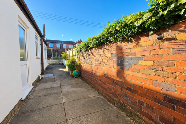 162, Whitehill Road, Stoke-on-Trent photo 3