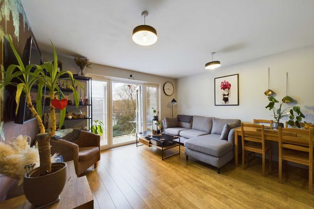 Flat for sale in Willow Court, Apsley