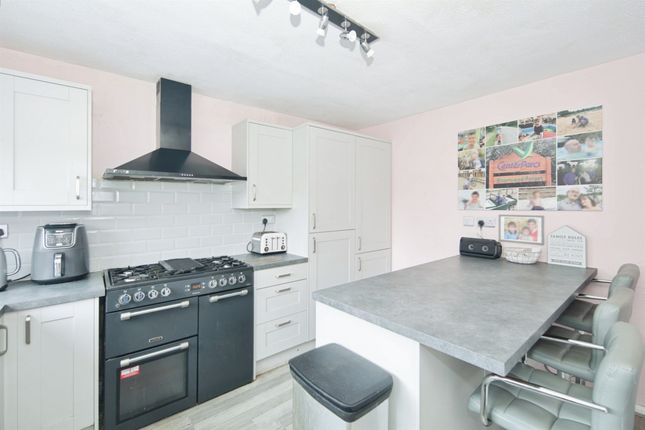 40, Whitnash Close, Balsall Common photo 2