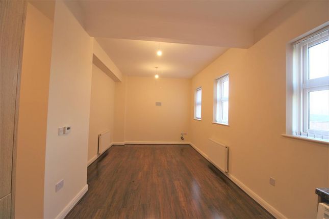 Live-In Station, Apartment 3, 9, Ford Lane, Northenden photo 4