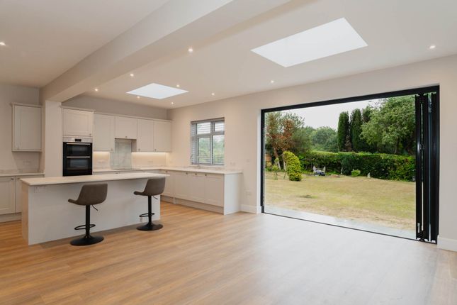 23, West Mead, Epsom photo 2