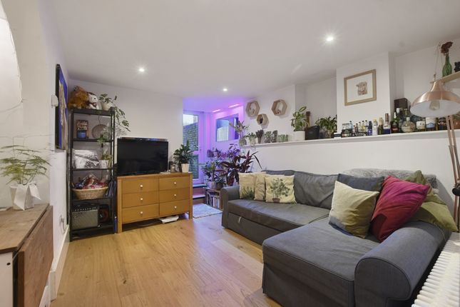 Thumbnail Flat to rent in Holmdale Road, London