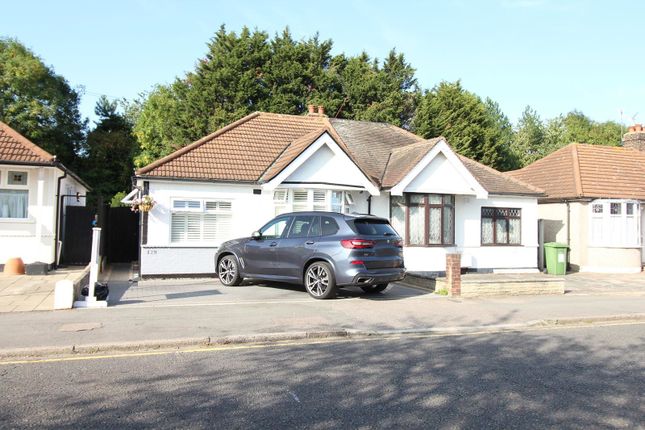 Thumbnail Bungalow to rent in Howard Road, Upminster