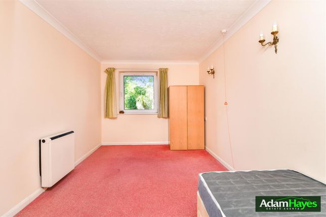 Flat 23, Weston Court, Farnham Close, London photo 3